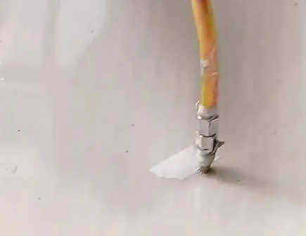 和龙瓷砖空鼓维修公司专业解答在瓷砖铺贴过程中，如果使用的砂料过粗（如全部使用了粗砂），可能会导致以下问题